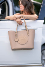 Load image into Gallery viewer, The James River Carry All | Hunter/Jumper