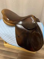 Load image into Gallery viewer, X 17" Consignment Saddle Equipe