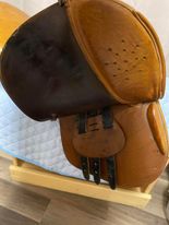 Load image into Gallery viewer, SOLDX 18" Consignment Saddle Stamford