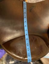 Load image into Gallery viewer, X 17" Consignment Saddle Equipe