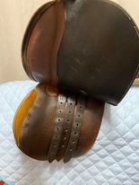 Load image into Gallery viewer, X 15.5" Consignment Saddle Collegiate