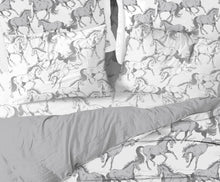 Load image into Gallery viewer, 🎁AWST Int'l "Lila" Elegant Horse Sheet Set
