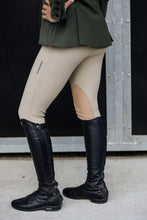Load image into Gallery viewer, DW Endura Beige Half Seat Grip Breech
