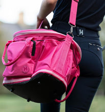 Load image into Gallery viewer, 🎁Newmarket Grooming Bag
