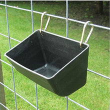 Load image into Gallery viewer, DS26 Little Giant Hanging Fence Feeder with Clips, 4 Quart
