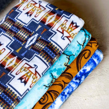 Load image into Gallery viewer, Jeffers Expression Oversized Fleece Throw Blanket

