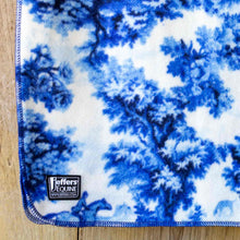 Load image into Gallery viewer, Jeffers Expression Oversized Fleece Throw Blanket
